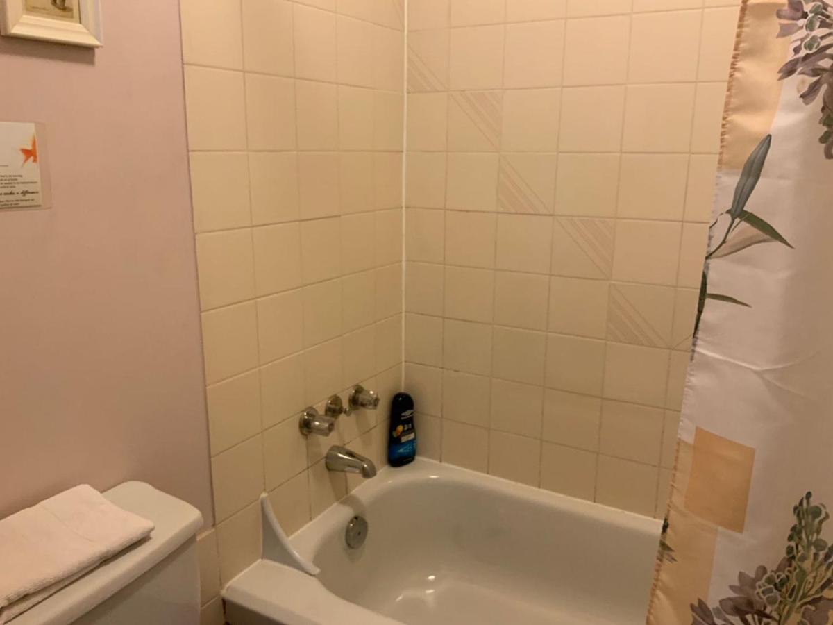 Motel Rayalco Laurier Station Екстер'єр фото